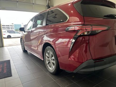 Used 2021 Toyota Sienna LE FWD image 8