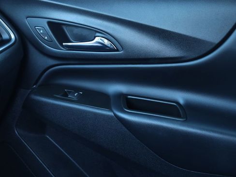 Used 2024 Chevrolet Equinox LT w/ Driver Convenience Package image 10