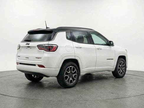 Used 2025 Jeep Compass Trailhawk AWD/4WD image 9