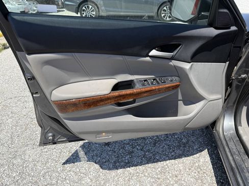 Used 2011 Honda Accord EX-L image 19