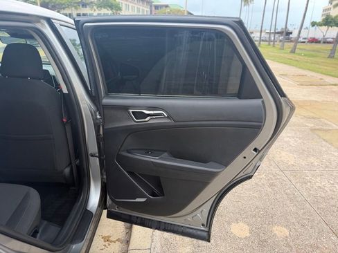 Used 2023 Kia Sportage LX FWD image 11