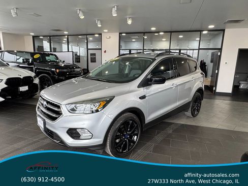 Used 2017 Ford Escape SE w/ Equipment Group 201A FWD image 1