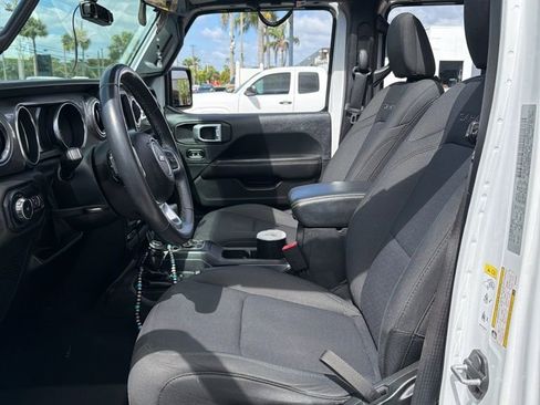 Used 2019 Jeep Wrangler Unlimited Sahara image 12