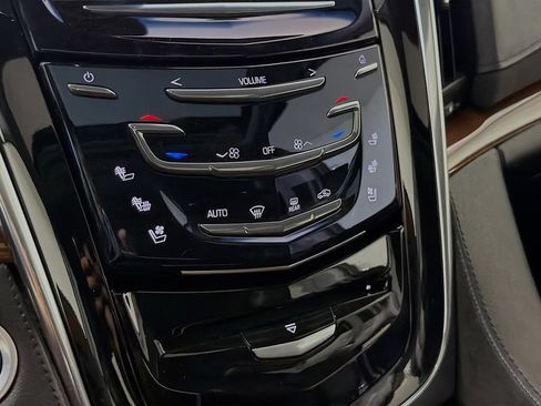 Used 2018 Cadillac Escalade Luxury AWD/4WD image 21