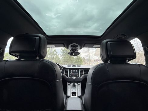 Used 2018 Porsche Macan Sport Edition image 32