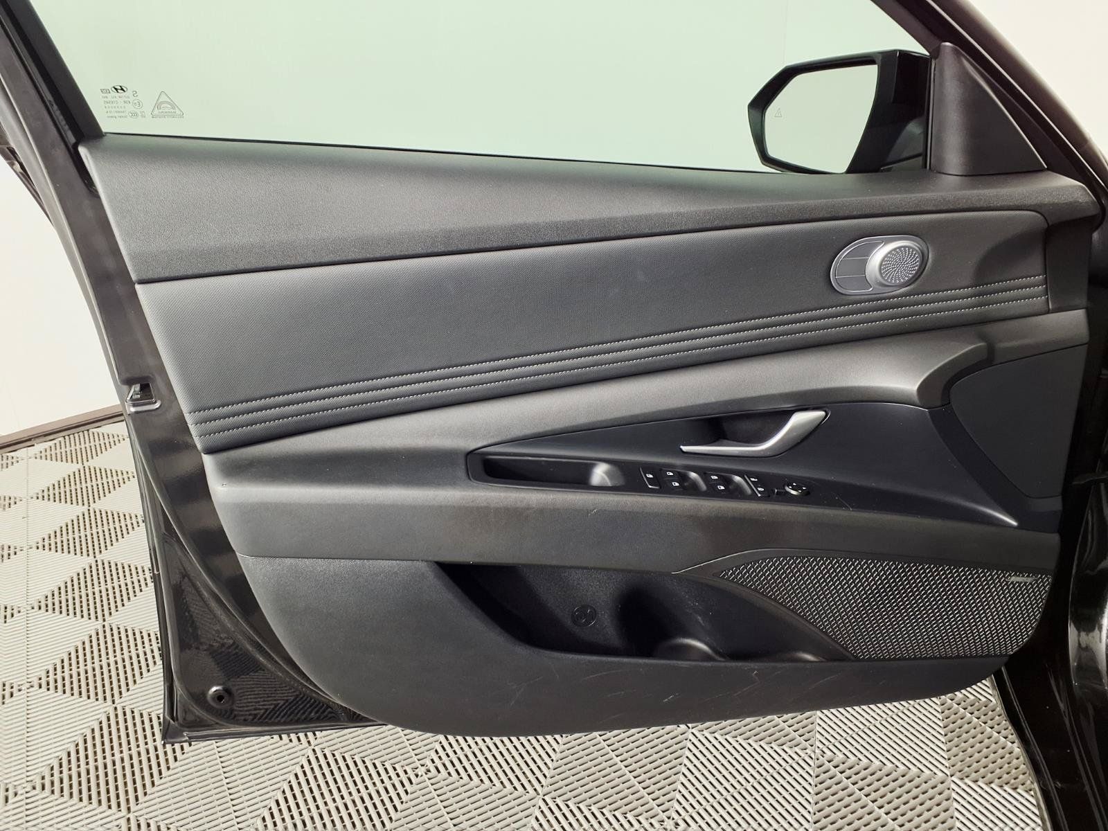 Certified 2023 Hyundai Elantra Limited FWD image 16