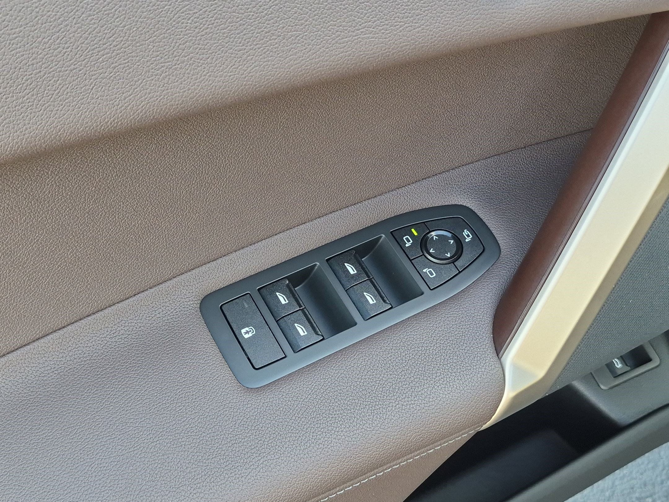Certified 2025 BMW iX xDrive50 AWD/4WD image 15