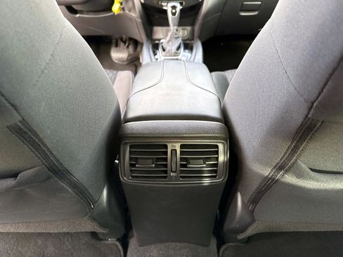 Used 2020 Nissan Rogue S image 17