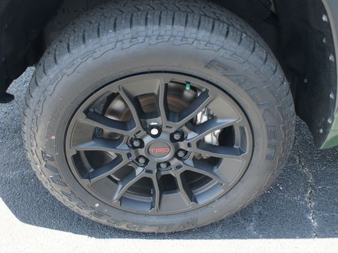 Used 2022 Toyota Tundra SR5 w/ SR5 Premium Package AWD/4WD image 26