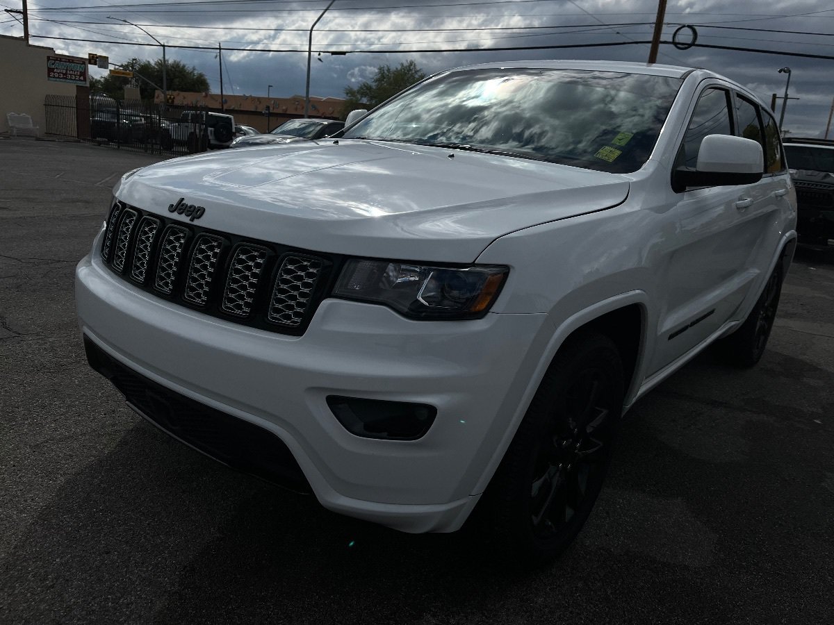 Used 2020 Jeep Grand Cherokee Altitude RWD image 11