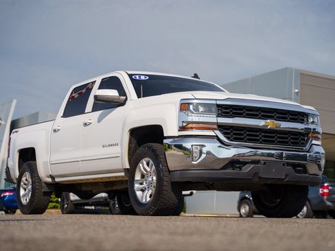 Used 2018 Chevrolet Silverado 1500 LT w/ All Star Edition AWD/4WD image 2