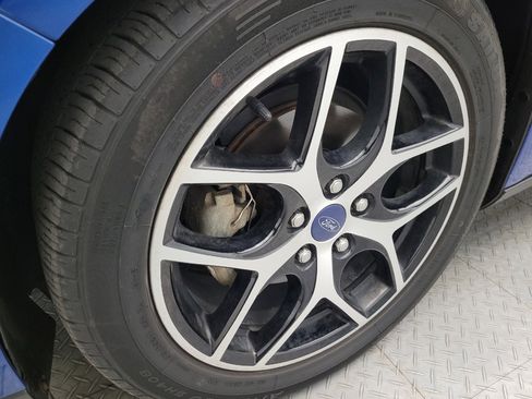 Used 2018 Ford Focus SE w/ SE Appearance Package image 31