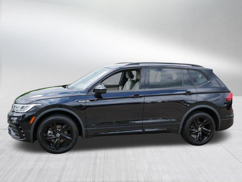 Certified 2024 Volkswagen Tiguan SE R-Line AWD/4WD image 4