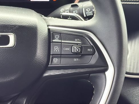 Used 2023 Jeep Grand Cherokee Laredo RWD image 21