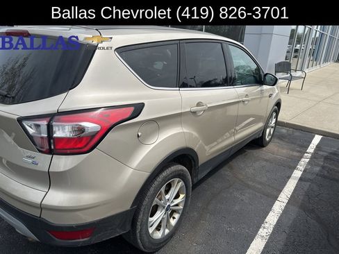 Used 2017 Ford Escape SE w/ SE Cold Weather Package AWD/4WD image 3