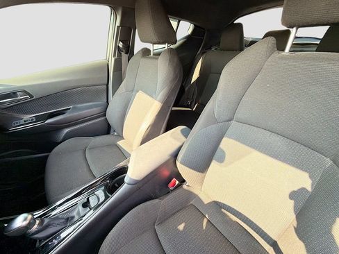 Used 2019 Toyota C-HR XLE FWD image 10