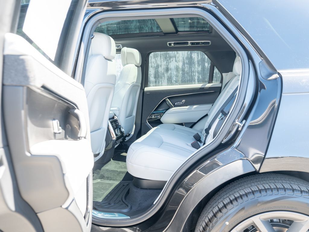 New 2026 Land Rover Range Rover Sport SE AWD/4WD image 21
