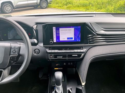 Used 2025 Toyota Camry SE FWD image 18
