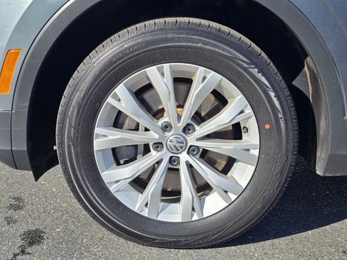 Used 2020 Volkswagen Tiguan S image 8