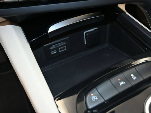 Used 2021 Buick Envision Essence w/ Technology Package I FWD image 27