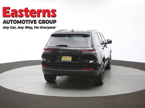 Used 2023 Jeep Grand Cherokee Limited w/ Black Appearance Package AWD/4WD image 40