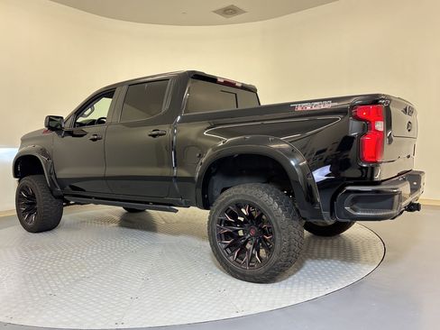 Used 2023 Chevrolet Silverado 1500 LT Trail Boss w/ LT Trail Boss Premium Package image 3