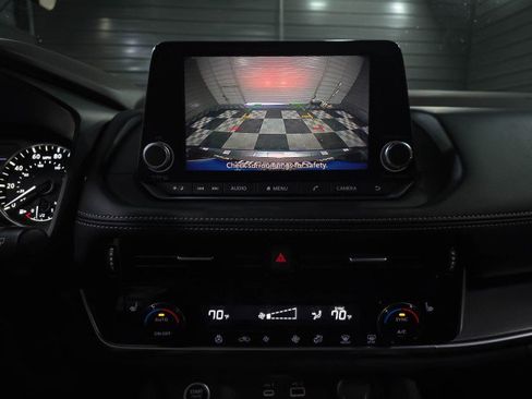 Used 2022 Nissan Rogue SV w/ SV Premium Package image 27