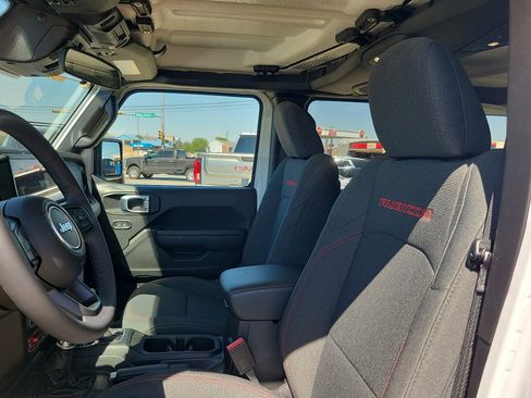 Used 2025 Jeep Wrangler Unlimited Rubicon AWD/4WD image 15