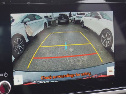 Used 2025 Toyota Camry SE w/ Convenience Package image 25