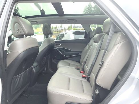 Used 2017 Hyundai Santa Fe SE image 31