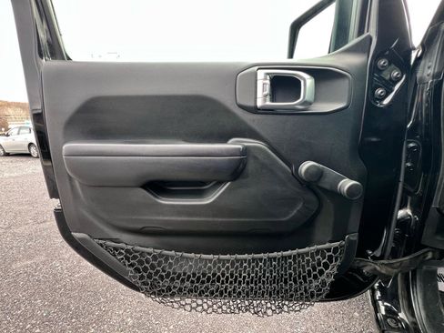 Used 2018 Jeep Wrangler Sport image 19