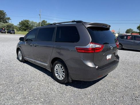 Used 2015 Toyota Sienna XLE Premium FWD image 8