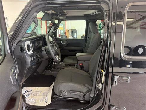 Certified 2025 Jeep Wrangler Unlimited Sahara AWD/4WD image 6