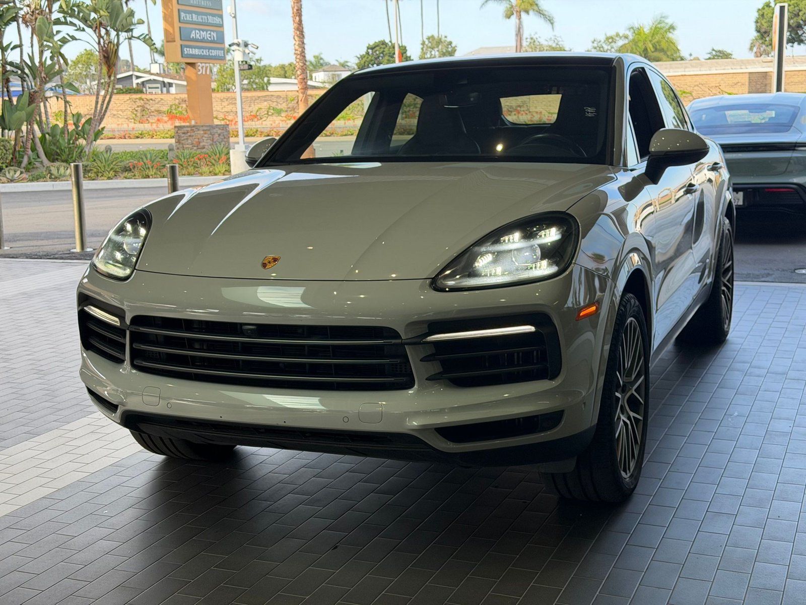 Certified 2023 Porsche Cayenne S AWD/4WD image 1