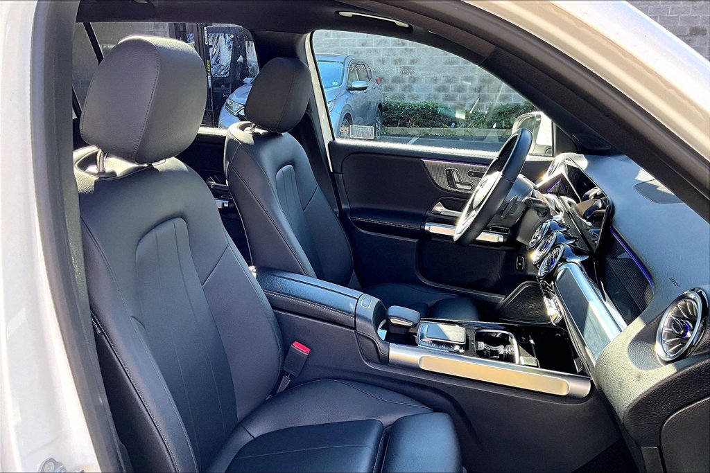 Used 2023 Mercedes-Benz GLB 250 4MATIC image 7