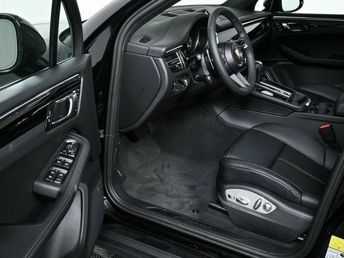 New 2025 Porsche Macan image 8