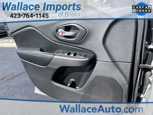 Used 2020 Jeep Cherokee Latitude Plus image 19