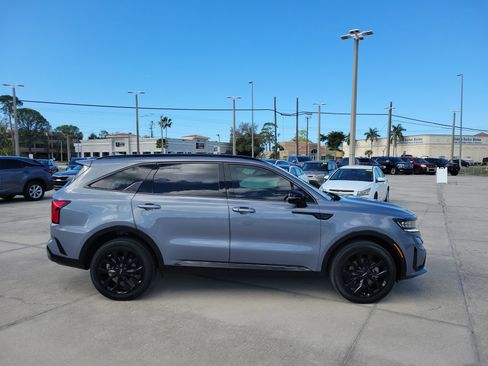 Certified 2022 Kia Sorento SX image 3