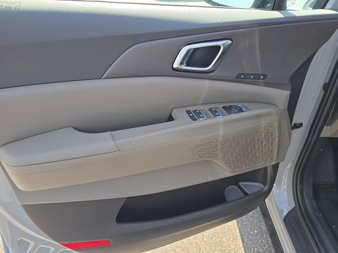 New 2026 Kia Carnival EX FWD image 18