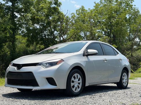 Used 2016 Toyota Corolla L FWD image 3