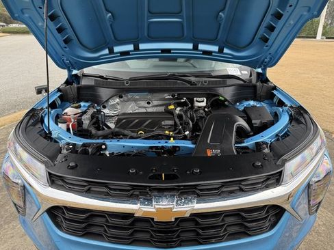 Used 2025 Chevrolet Trax LS image 34