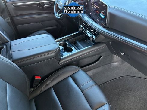 Used 2025 Chevrolet Suburban RST image 25