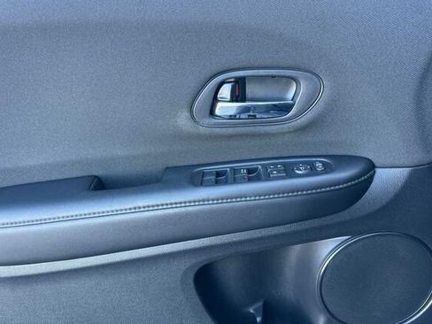 Used 2021 Honda HR-V LX image 11