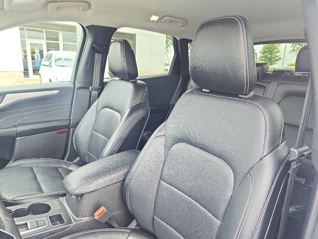 Used 2025 Ford Escape Platinum AWD/4WD image 19