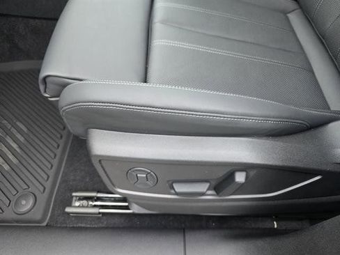 Used 2025 Audi Q5 Premium Plus image 28