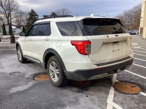 Used 2021 Ford Explorer XLT w/ Equipment Group 202A image 5