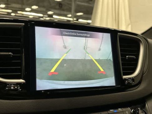 Used 2025 Chrysler Pacifica Select FWD image 23