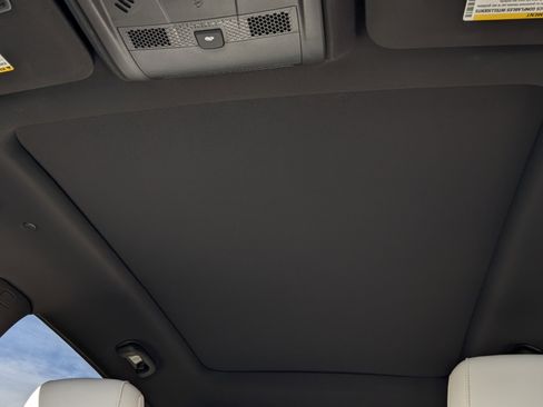 Used 2025 Cadillac XT5 Sportv w/ Technology Package image 13