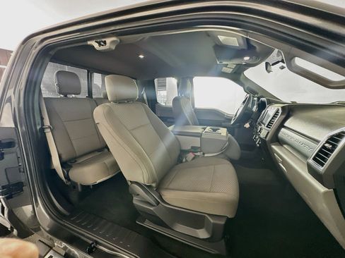 Used 2017 Ford F250 XLT w/ XLT Premium Package AWD/4WD image 28