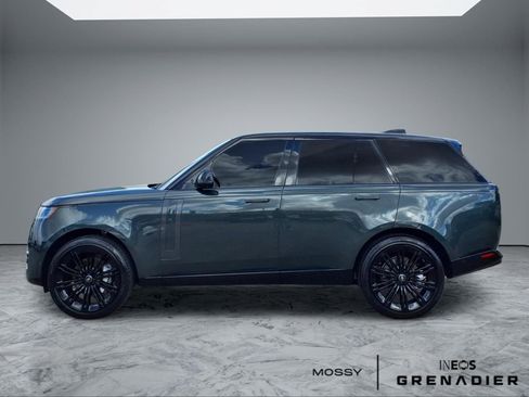 Used 2025 Land Rover Range Rover SE AWD/4WD image 5